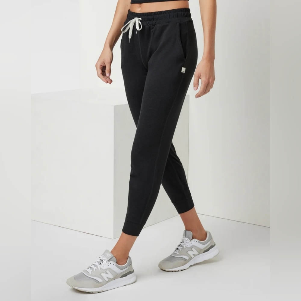 Vuori Womens Black Heather Performance Jogger- Medium